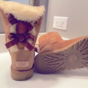 UGG - Bailey Bow boots Sz 10